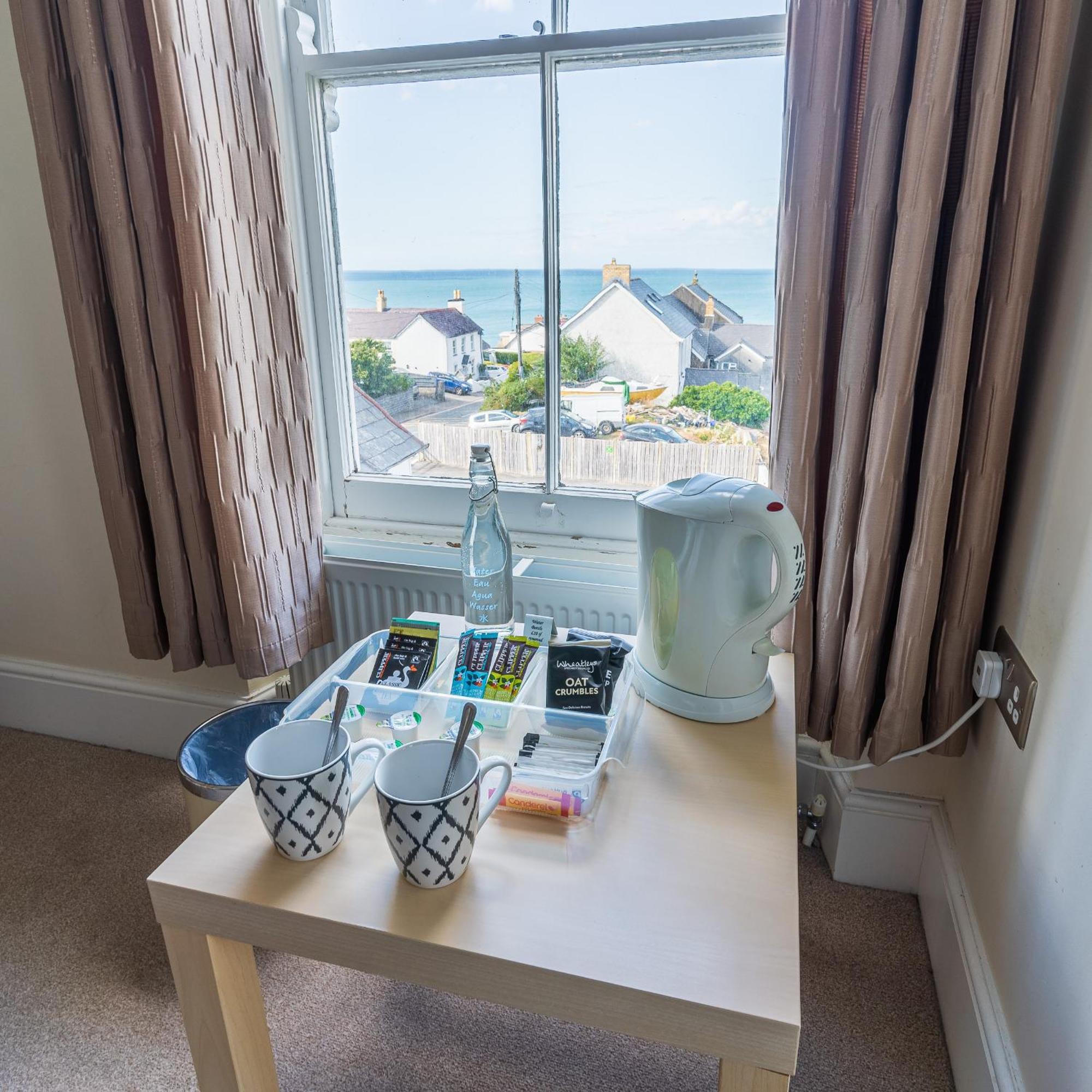 Rooms At The Highcliffe Aberporth Buitenkant foto